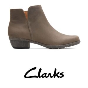 Clarks Wilrose Frost Ankle Booties
